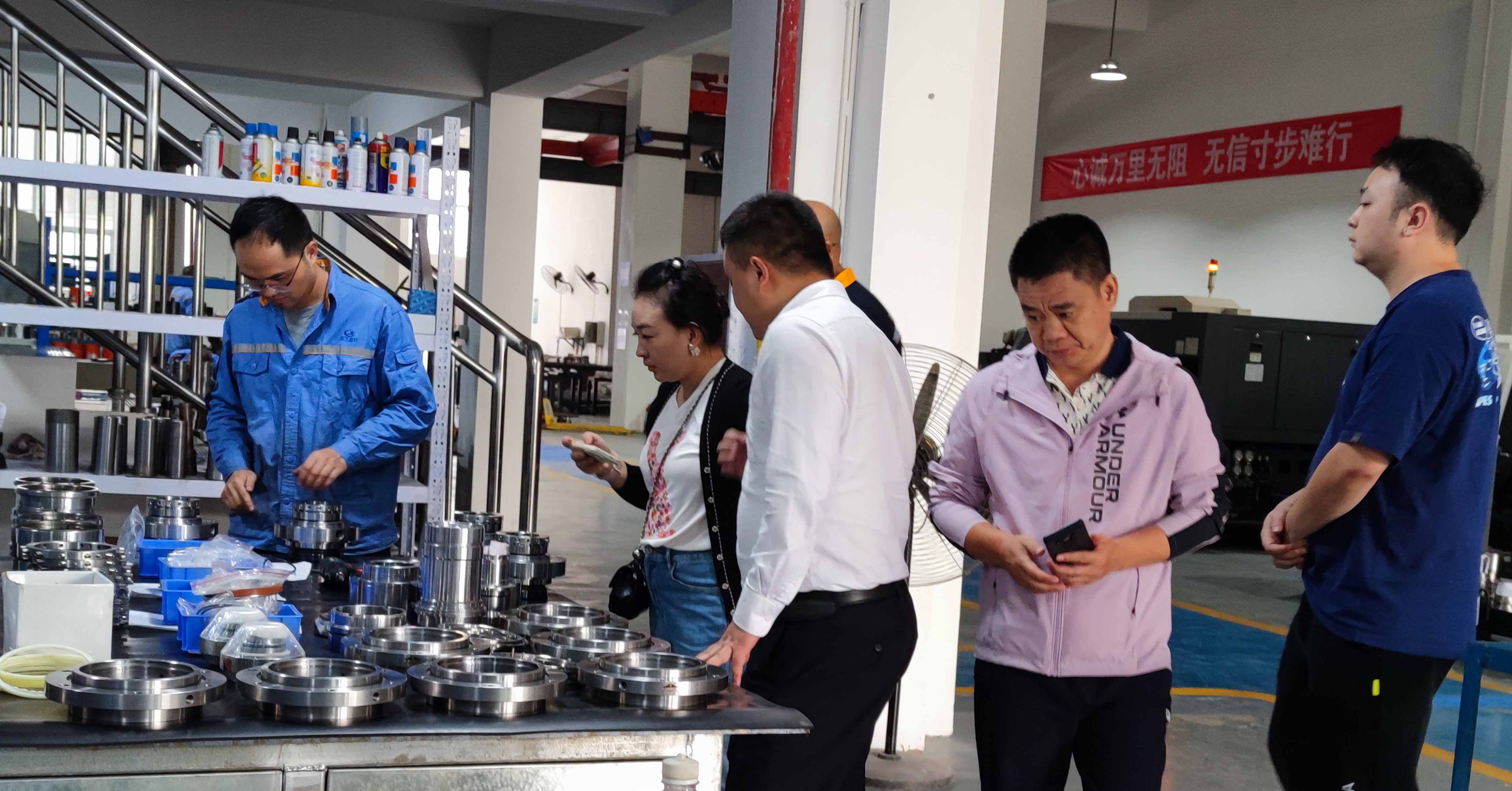 1697613570320014.jpg 中國(guó)鋁業(yè)分公司領(lǐng)導(dǎo)來(lái)廠(chǎng)參觀1.jpg