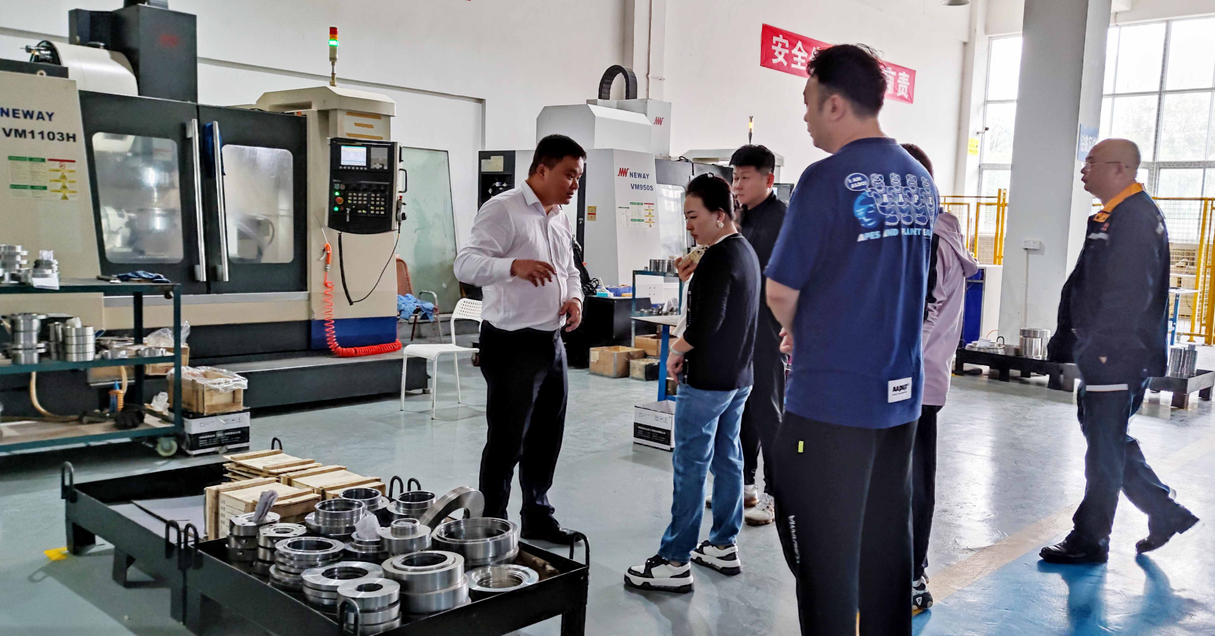 1697613580902427.jpg 中國(guó)鋁業(yè)分公司領(lǐng)導(dǎo)來(lái)廠(chǎng)參觀3.jpg